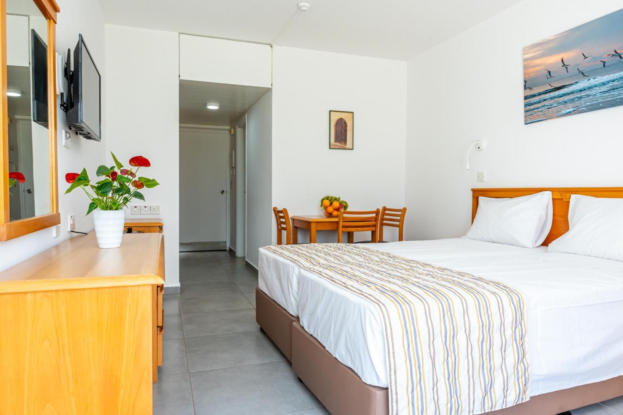 Helios Bay Hotel And Suites Klorakas Bilik gambar