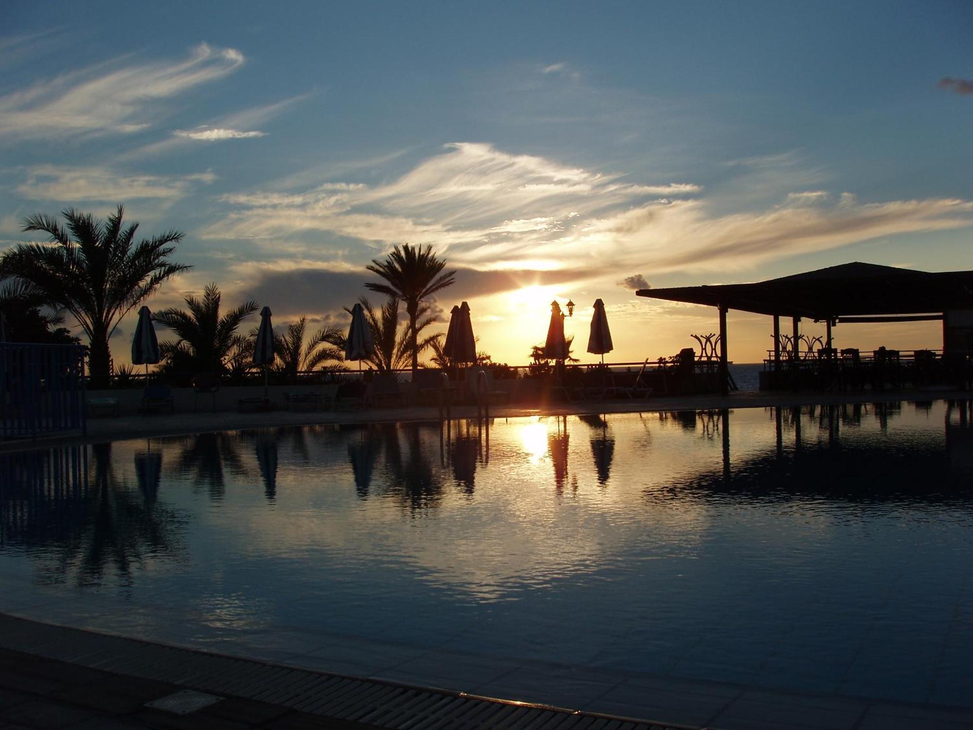 Helios Bay Hotel And Suites Klorakas Luaran gambar