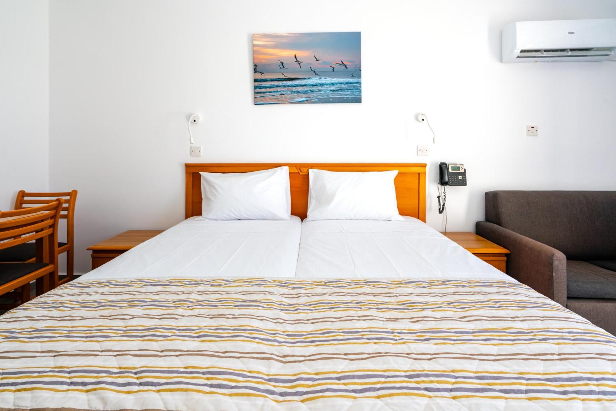Helios Bay Hotel And Suites Klorakas Bilik gambar