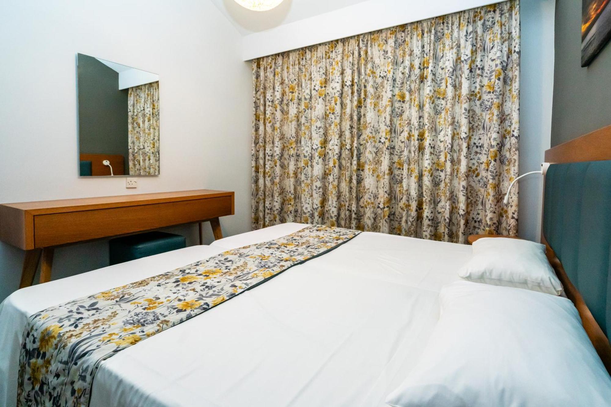 Helios Bay Hotel And Suites Klorakas Bilik gambar