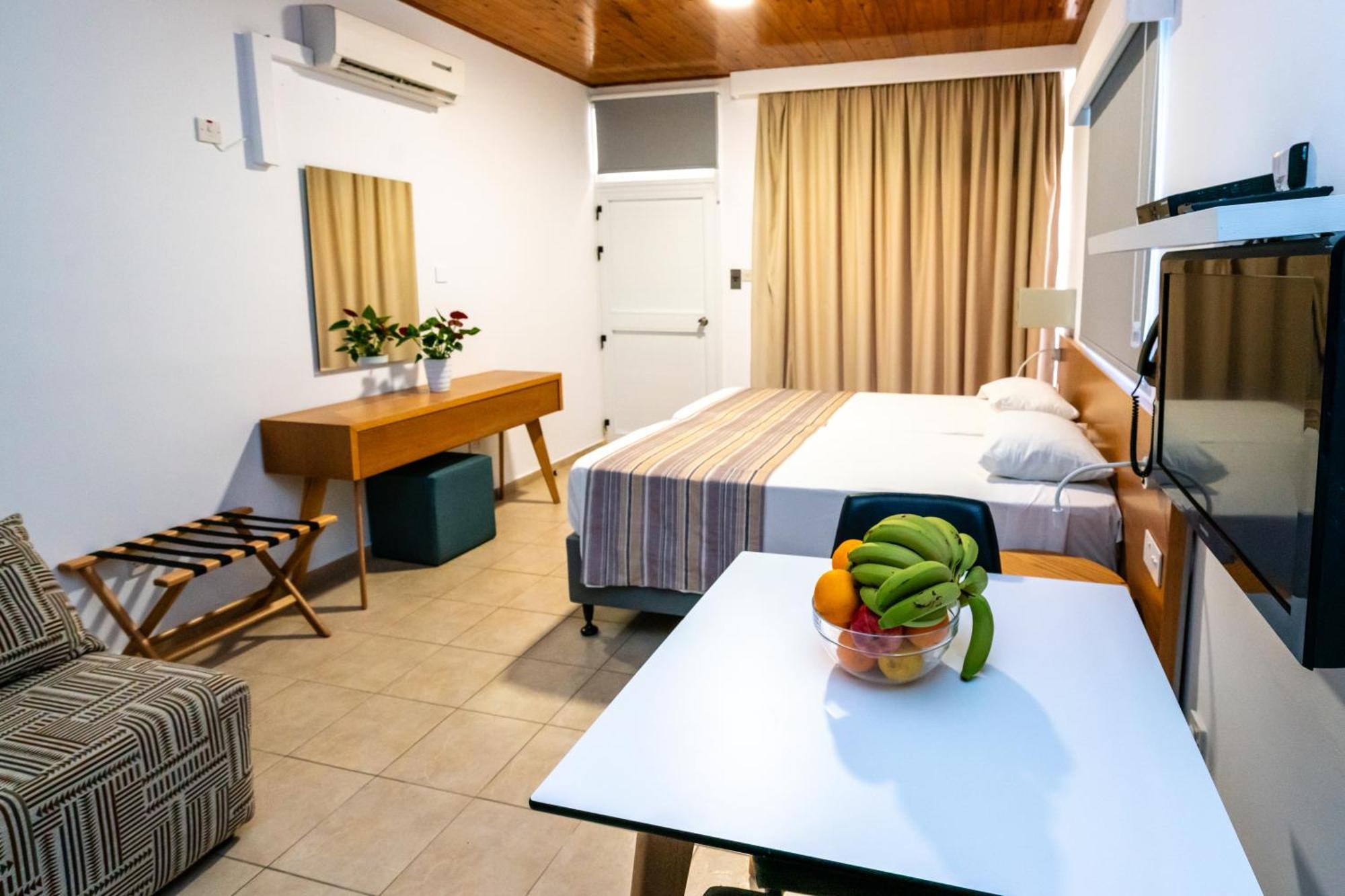 Helios Bay Hotel And Suites Klorakas Luaran gambar