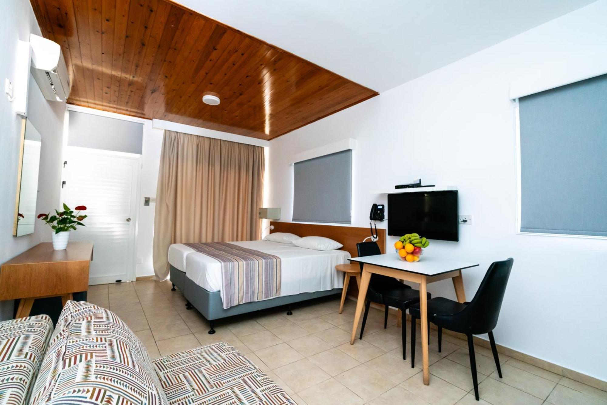 Helios Bay Hotel And Suites Klorakas Luaran gambar