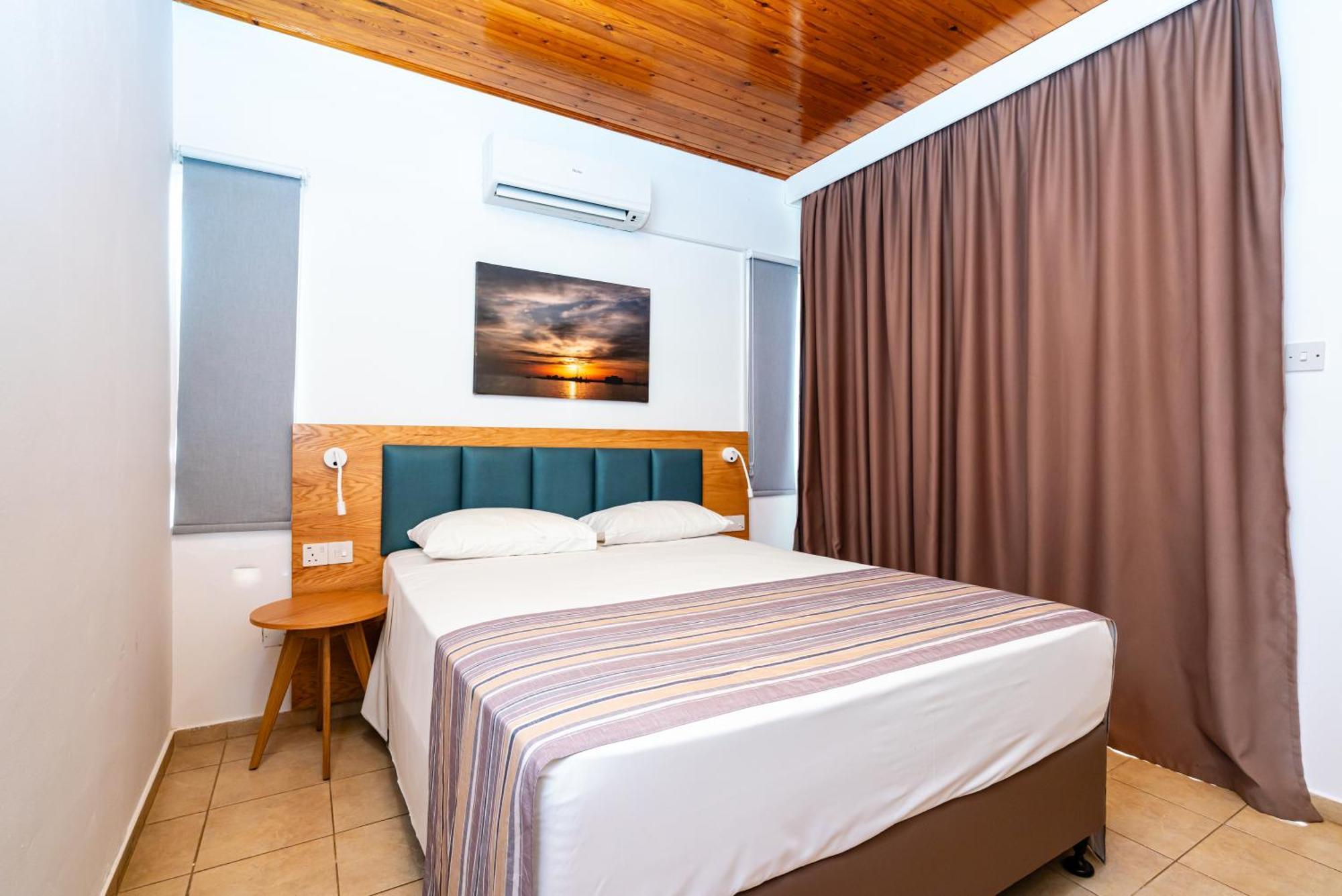 Helios Bay Hotel And Suites Klorakas Luaran gambar