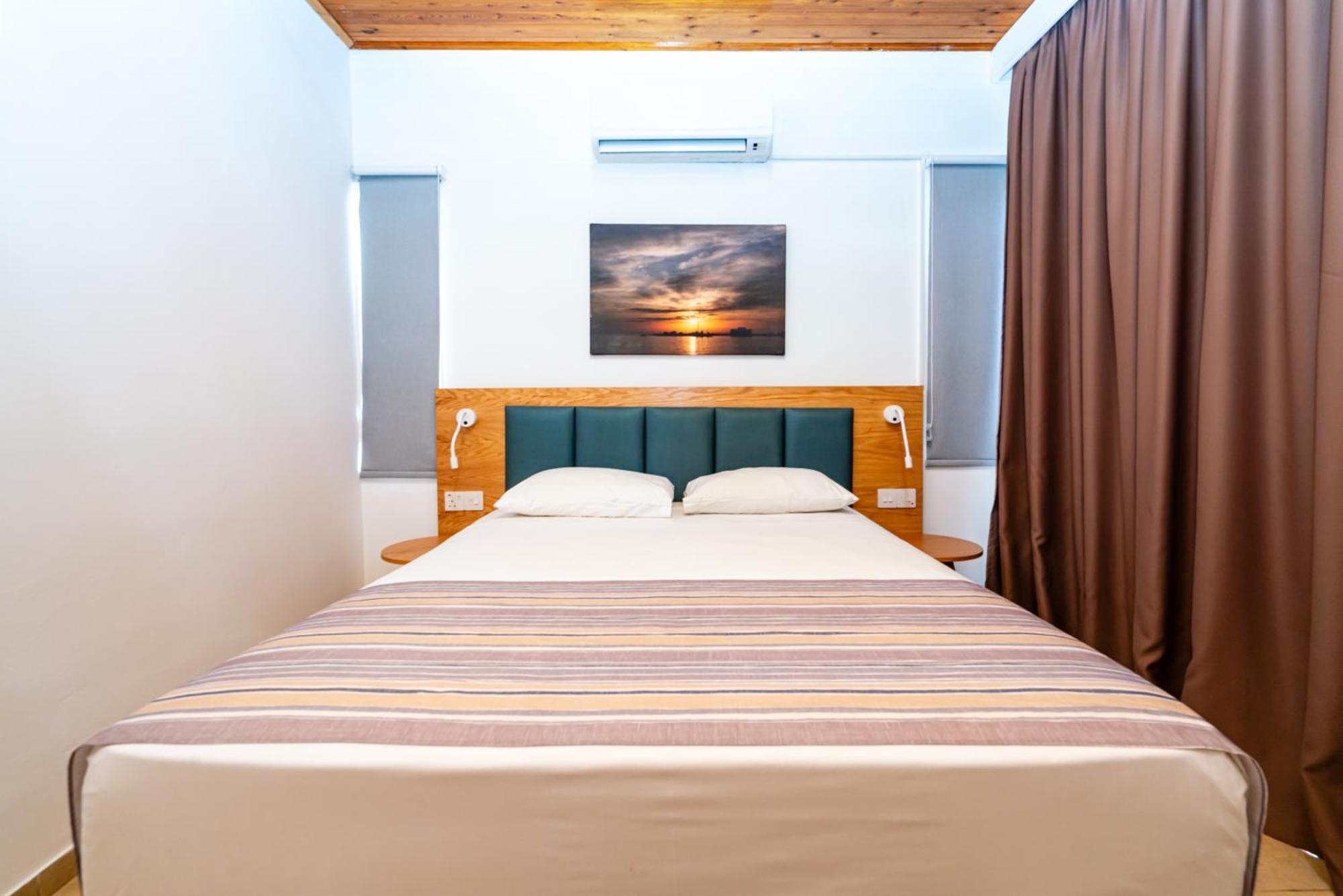 Helios Bay Hotel And Suites Klorakas Luaran gambar