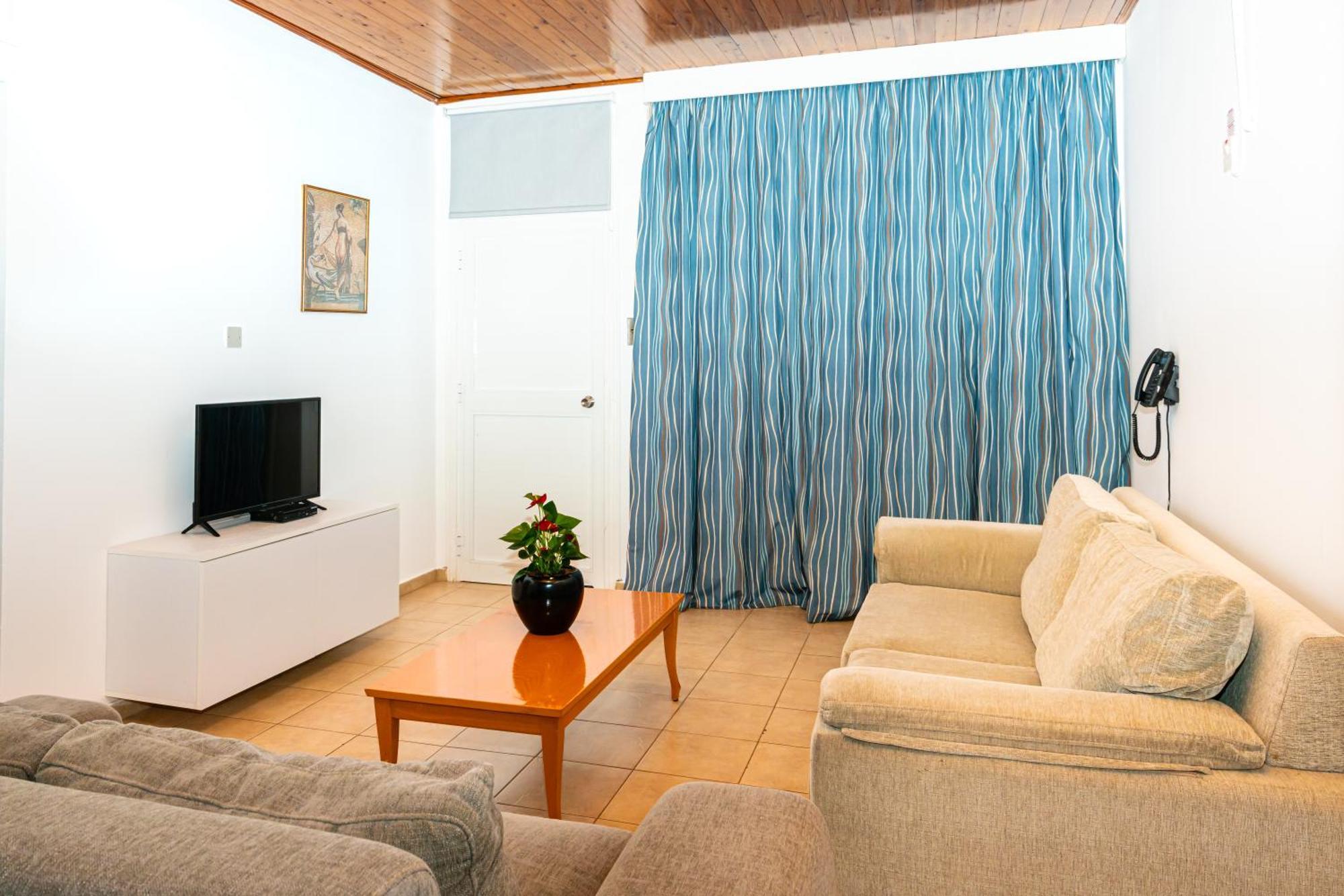 Helios Bay Hotel And Suites Klorakas Luaran gambar